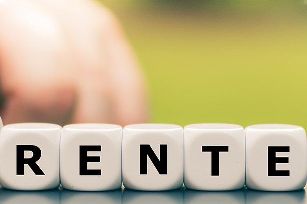 Bild mit 5 Würfeln auf das Wort RENTE steht 